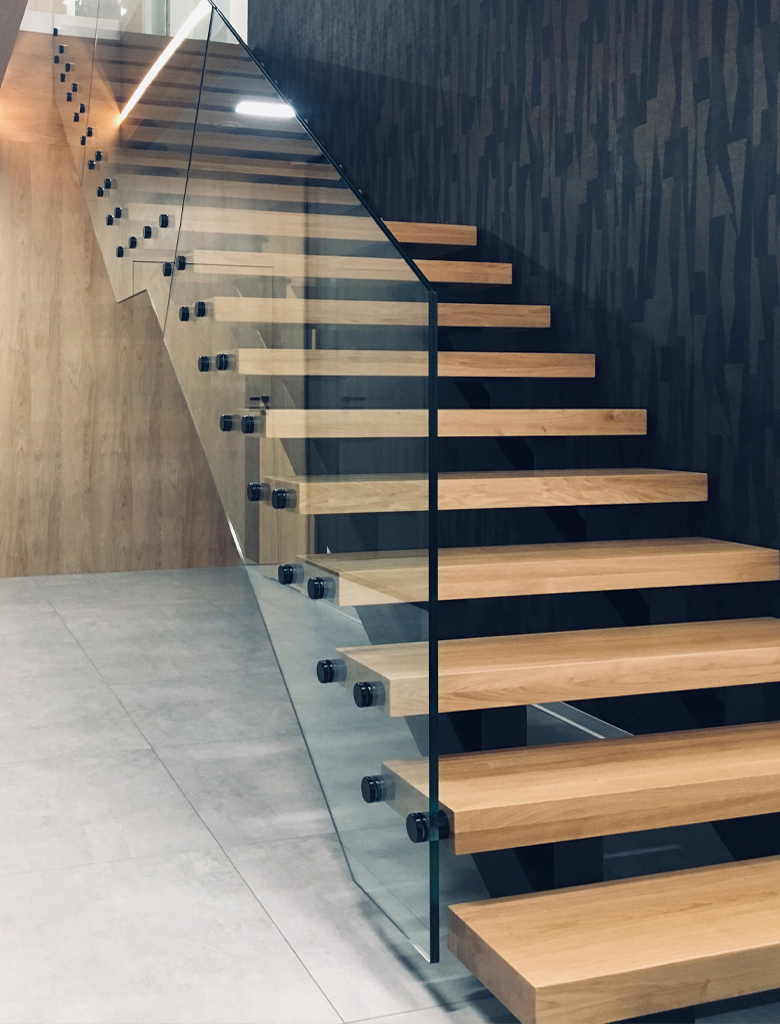 balustrada-całoszklana-z-czarnymi-rotulami-01 Balustrady całoszklane | Glass House