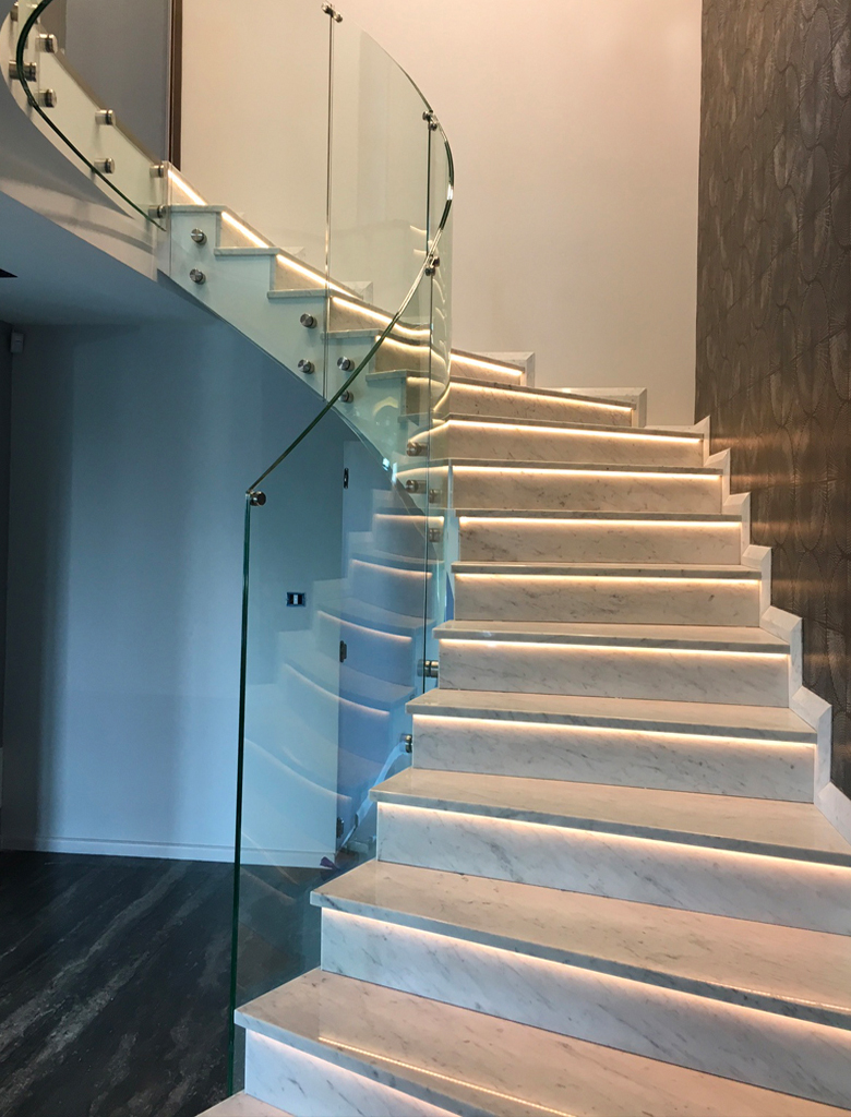 balustrada-całoszklana-z-gietego-szkla Balustrady całoszklane | Glass House